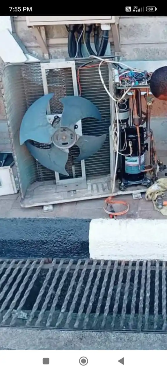 AC unit refrigerant leak repair